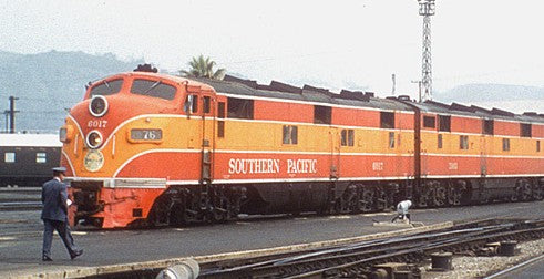 Southern Pacific E7 6017 Queen Mary, Daylight